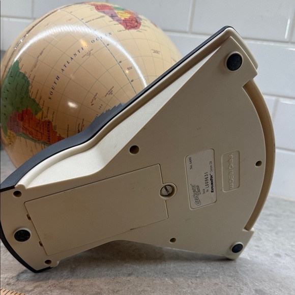 Exploratoy Geosafari World Interactive Educational Globe. Works. Like New! - Picture 6 of 6